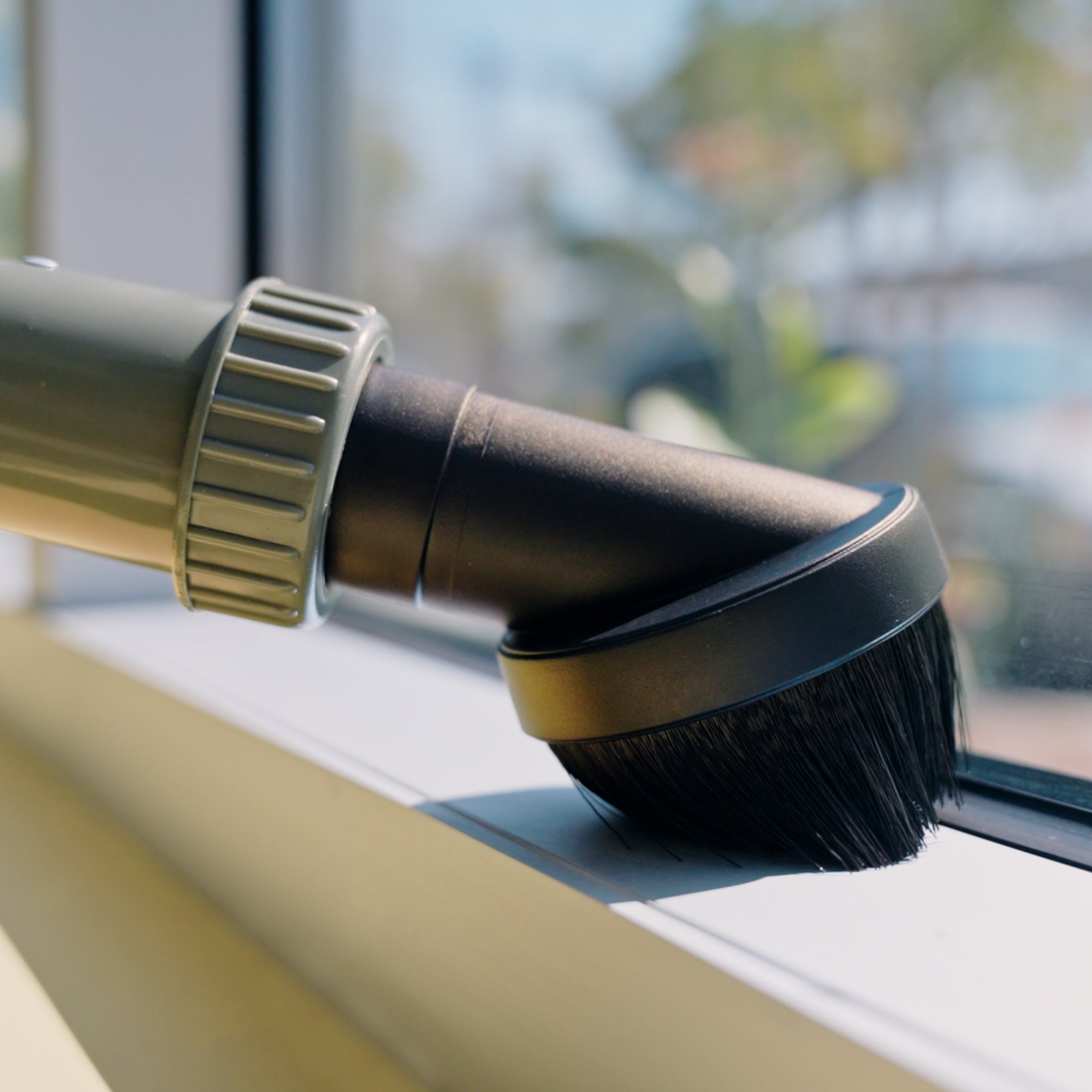 Electric Backpack Vacuum 6 qt Lightweight Commercial High-Performance Cleaning Solution